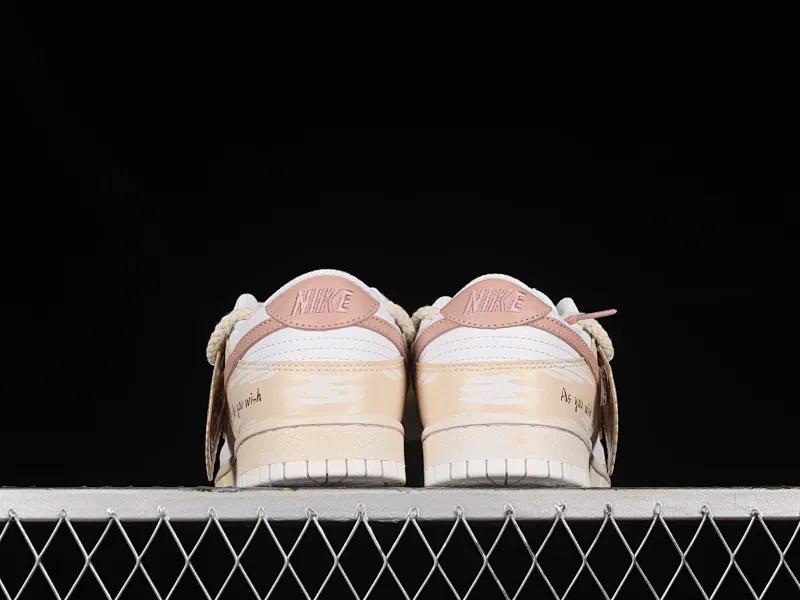 All categories Nk SB Dunk series Nk SB Dunk Low low-top sneakers Nk Dunk Low ESS customized version Vibe style distressed oxidation deconstructed rose cloth patch low-top casual sneakers DH9765-100